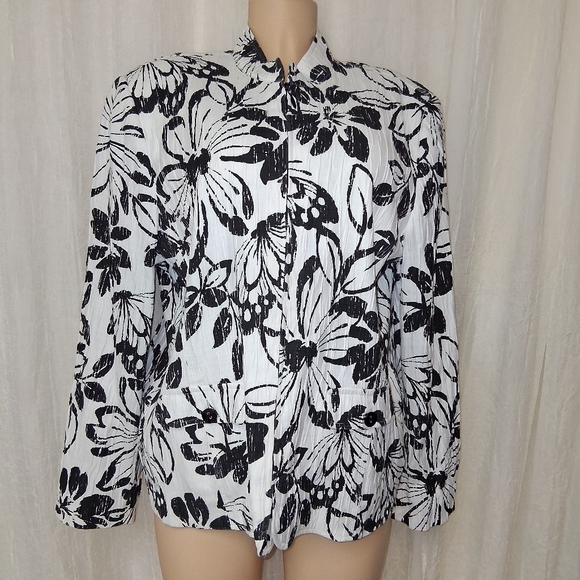 Alfred Dunner Black and White Floral Blazer Women  Size 18 - Picture 7 of 16
